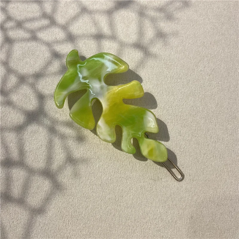 Рисунок 5 - Женская заколка для волос в виде листьев