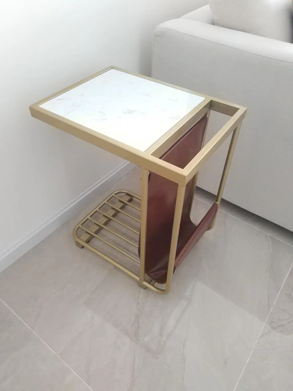 Итальянский дизайнерский журнальный столик высотой 55 см с позолоченной