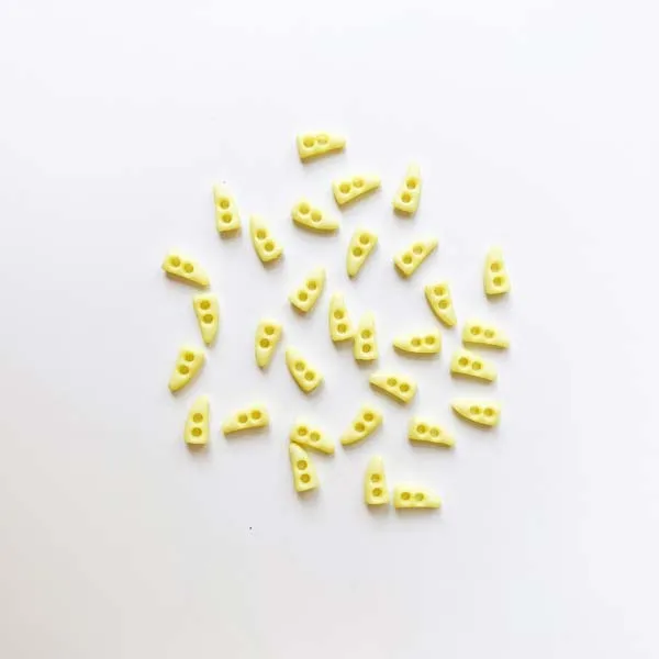 Цвет: желтый Doll clothes diy accessories mini button mini horn multicolor 6.2x 3mm - Цвет: Цвет: желтый