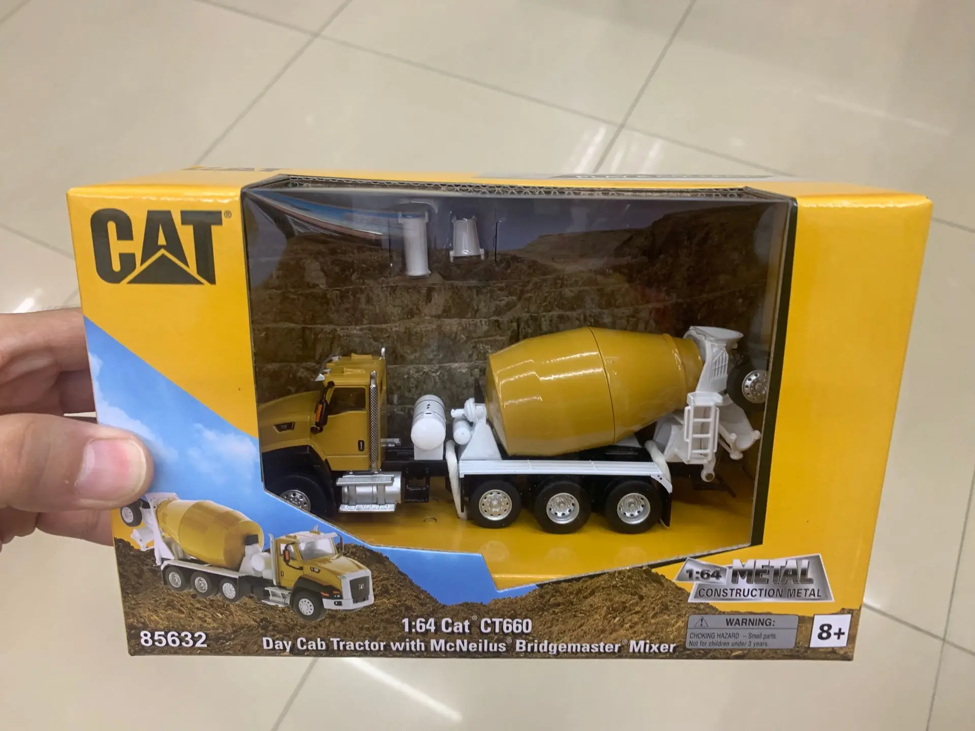 Caterpillar Cat CT660 дневной кабинный трактор с McNeilus Bridgemaster миксер масштаб 1/64 литая