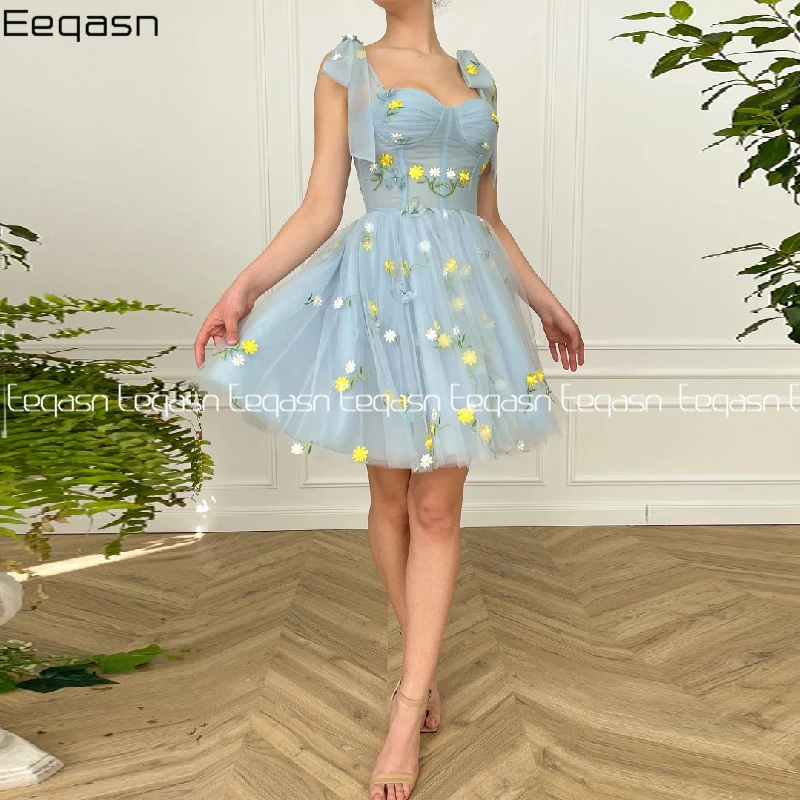 

Sky Blue Tulle Evening Dress Embroidered Daisies and Daffodils Decorative Bow Straps Side Pockets Short Wedding Party Dress