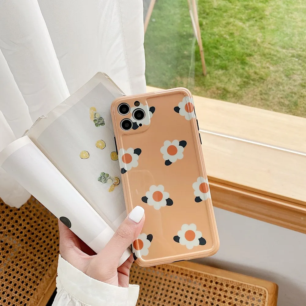 

Girl yellow daisy fine hole waterproof and anti-fall case For iPhone 11 Pro Max XR XS Max XS 7 8 plus 6 6s 6splus for women
