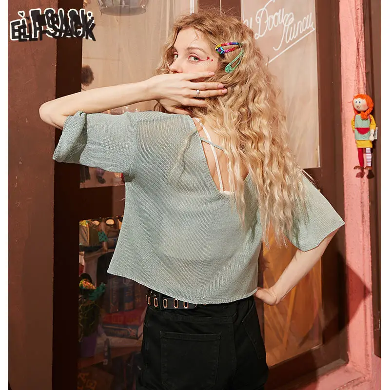 Женская трикотажная футболка ELFSACK однотонная Однотонная с вырезом укороченный