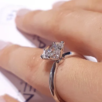 

Classic six claws rings finger Emerald 925 Sterling Silver 2ct Created Diamond Wedding Engagement Ring Anniversary Jewelry