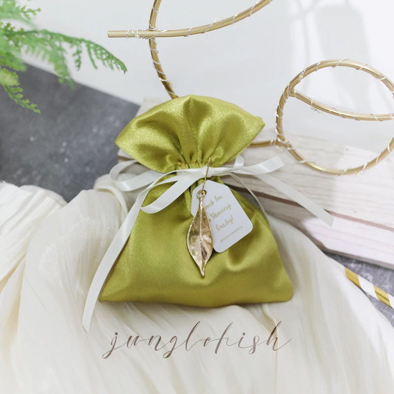 2020 Creative Wedding Candy Boxes Silk Material Gift Cases Favors And Gifts Sugar Containers Packaging Boxes Wedding Souvenirs