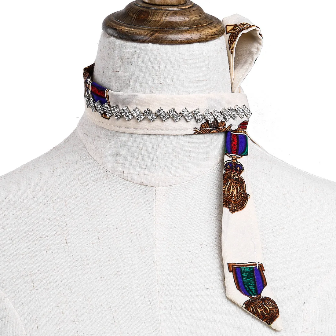 Scarf Trendy Crystal Inserted Neck Chocker Sexy Chic Hip Hop Young Pop Necklace Harajuku Korean Tai Nira Similar Necklace