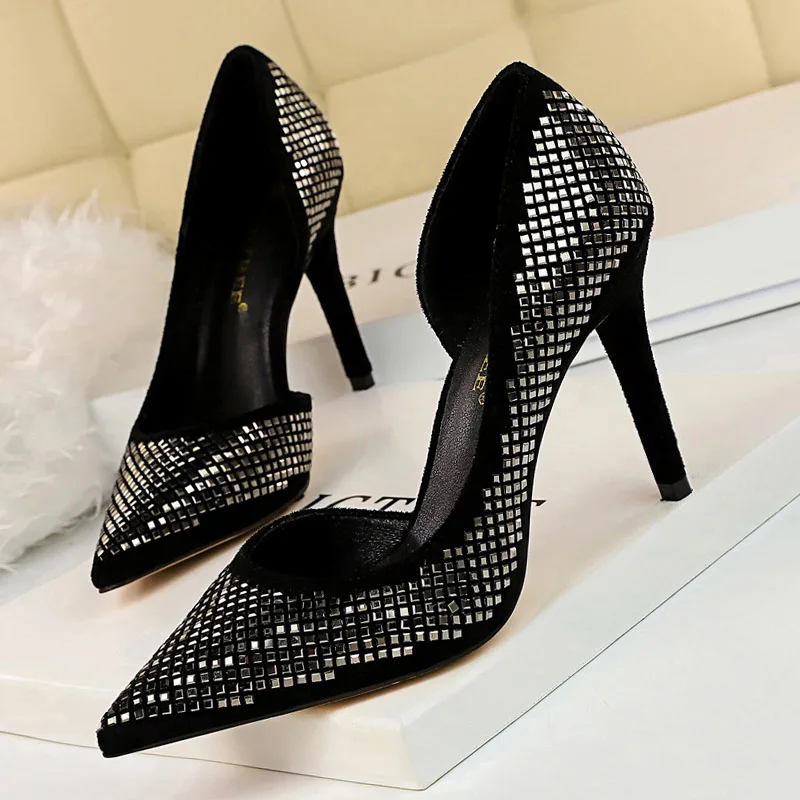 Женские туфли-лодочки женская обувь с металлическими украшениями свадебные