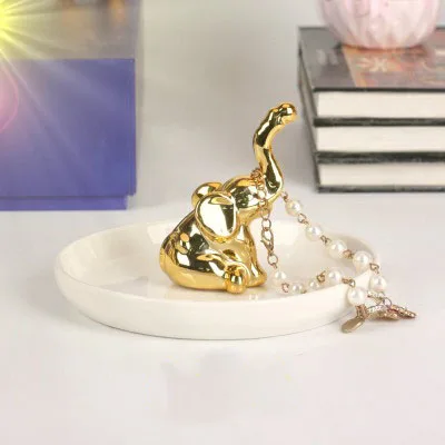 Exquisite Luxury Nordic Ceramic Jewelry Plate Electric Ferry Gold Crafts Gift Watch Home Gold Deer Animal Ornaments Storage Tray - Цвет: 9