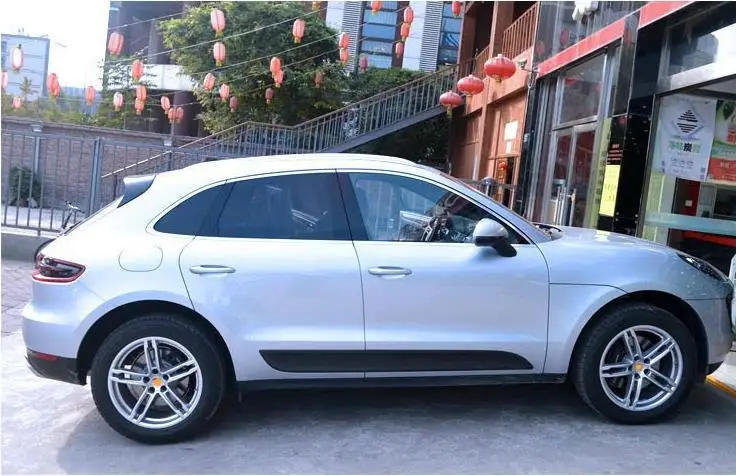Автомобильная Боковая дверь протектор для Porsche Macan углеродная черная Дверная панель отделка Авто кузова юбки Литье отделка Аксессуары