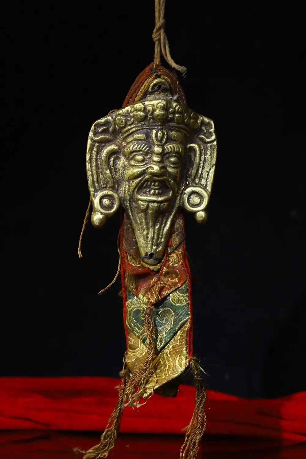 

9" Tibet Buddhism bronze silk With prayer flags King Kong Sphinx Head Mask Exorcism amulet Pendant Ward off evil spirits