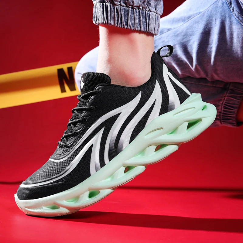 Новейшие мужские кроссовки с лезвиями подушками со скоростью 3 0 эффектом пламени