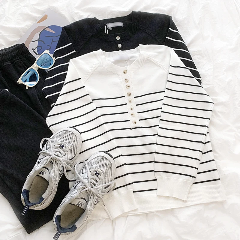 

Striped button design autumn round neck loose long-sleeved knitted cardigan sweater