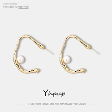 Yhpup Модная медная простой дизайн C форма серьги-гвоздики в виде ракушки Paerls шикарный темперамент очаровательные серьги для женщин партии pendientes