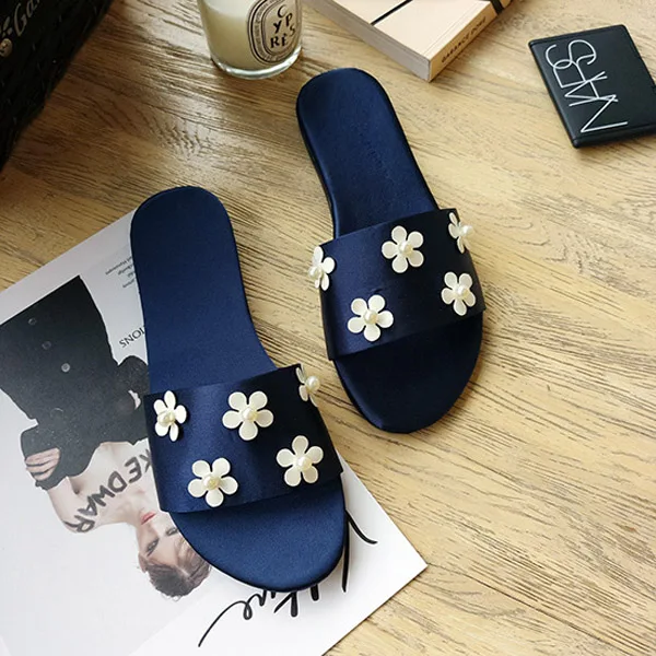 blue-one size small NAN JIU/летние шлепанцы для женщин; белые Сатиновые шлепанцы на плоской подошве с цветами и жемчужинами; Милые 4 цвета; нескользящая подошва - Цвет: blue-one size small
