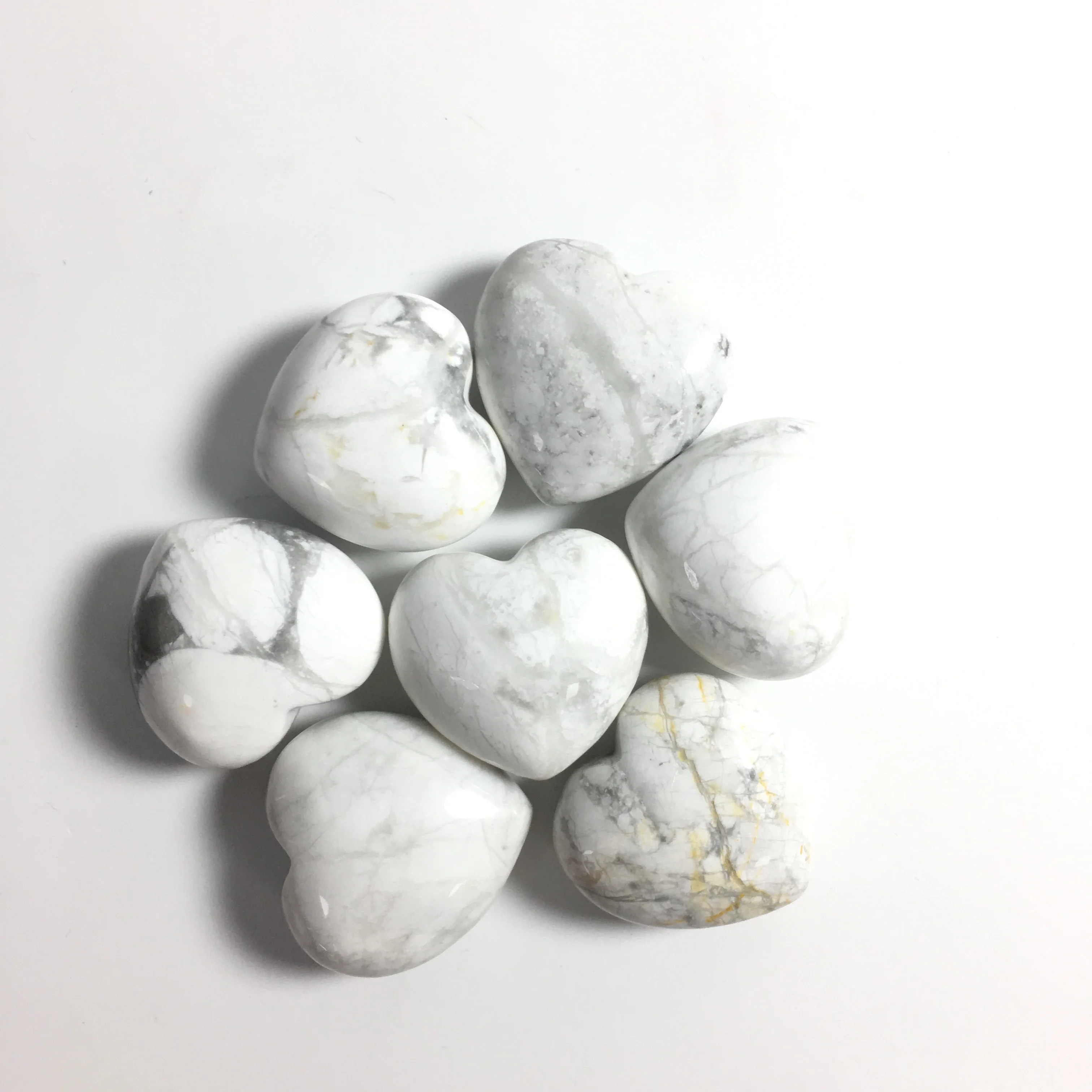 Высокое качество натуральный ручной резной 30 мм Howlite кристалл сердце