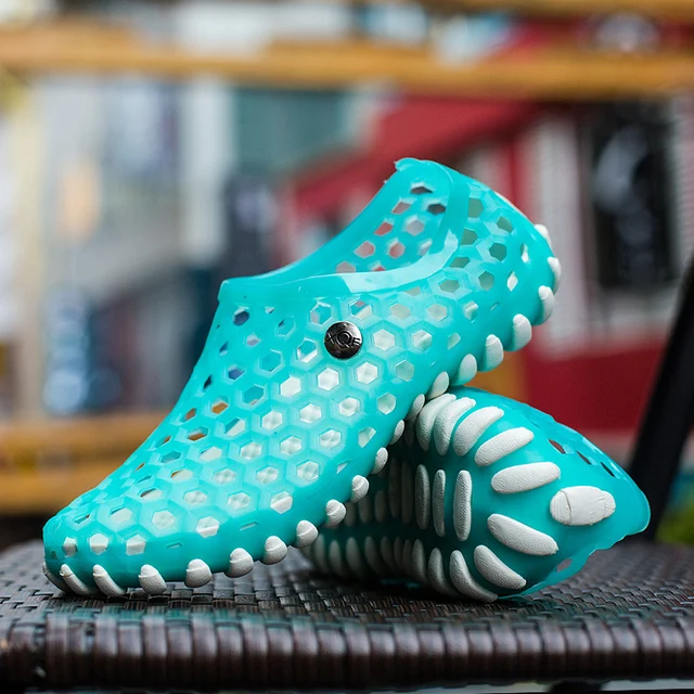 New Summer Fashion Sneakers Men Shoes Outdoor Slippers Fashion Beach Sandals Jelly Breathable Flip Flops Hollow Casual Footwear Light blue