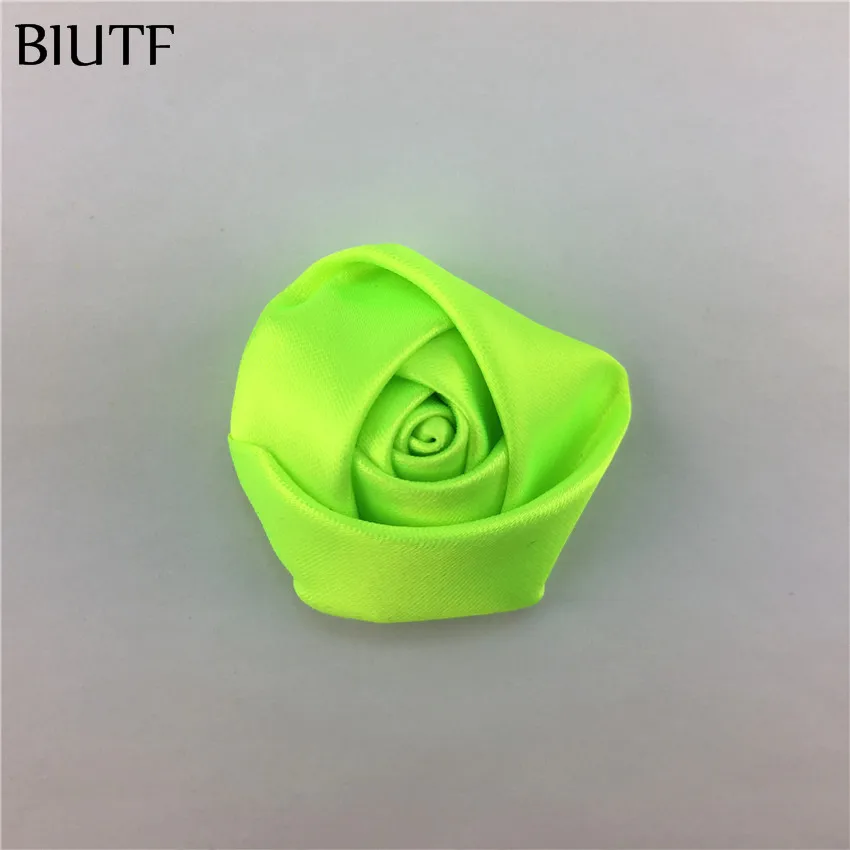 neon green 10 шт./лот 4 см свернутый атласный цветок бутон розы с зажимом для волос детский головной убор свадебный букет Декор-брошь 40 цветов TH06 - Цвет: neon green