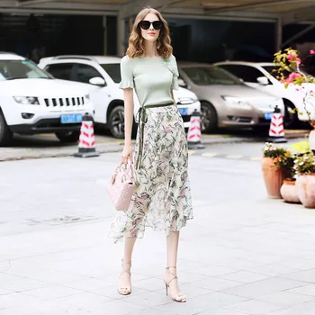 

Women's Suit 2020 Summer Women's New Lace Lace Knit Fresh Print Fashion Two-piece Suit