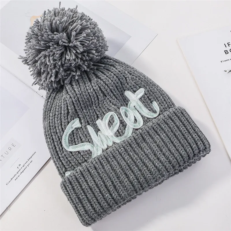 USPOP новые зимние шапки для женщин skullies модные шапки с буквенным принтом вязаные бархатные с подкладкой с буквенным принтом skullies женские толстые теплые шапки - Цвет: Серый