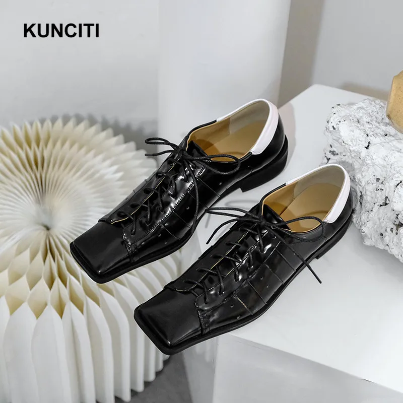 KUNCITI/Женская обувь из натуральной кожи на плоской подошве; женская обувь с перфорацией типа «броги» с квадратным носком; модные мокасины на шнуровке; дизайн