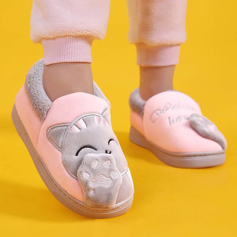 Pink HEFLASHOR/Детские теплые тапочки; домашние тапочки ярких цветов с рисунком кота; милые зимние домашние Нескользящие тапочки для мальчиков и девочек; Zapatillas Bebe - Цвет: Pink