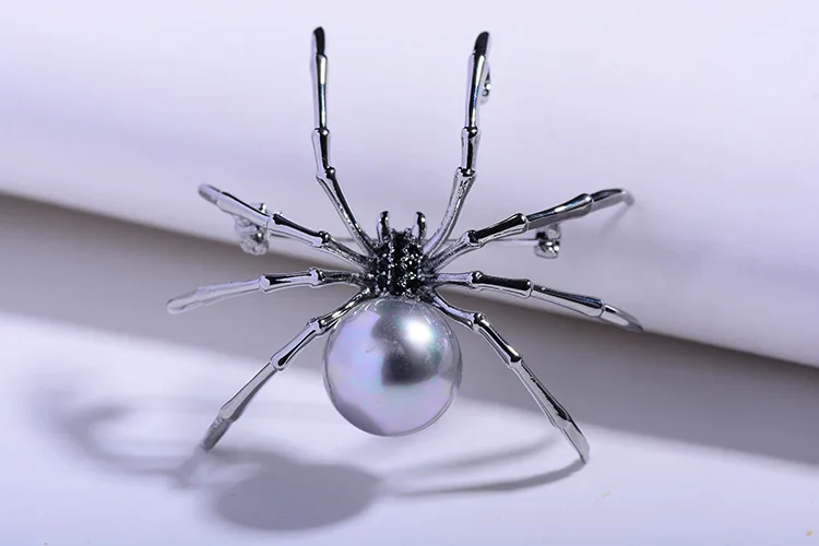 蜘蛛胸针