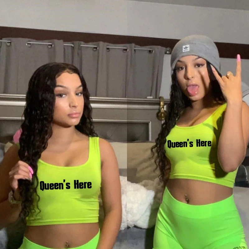 主图_T_neck_carta_impress_o_fluorescente_tank_top_feminino_sexy_magro_curto_par_grafo_streetwear_menin (1)