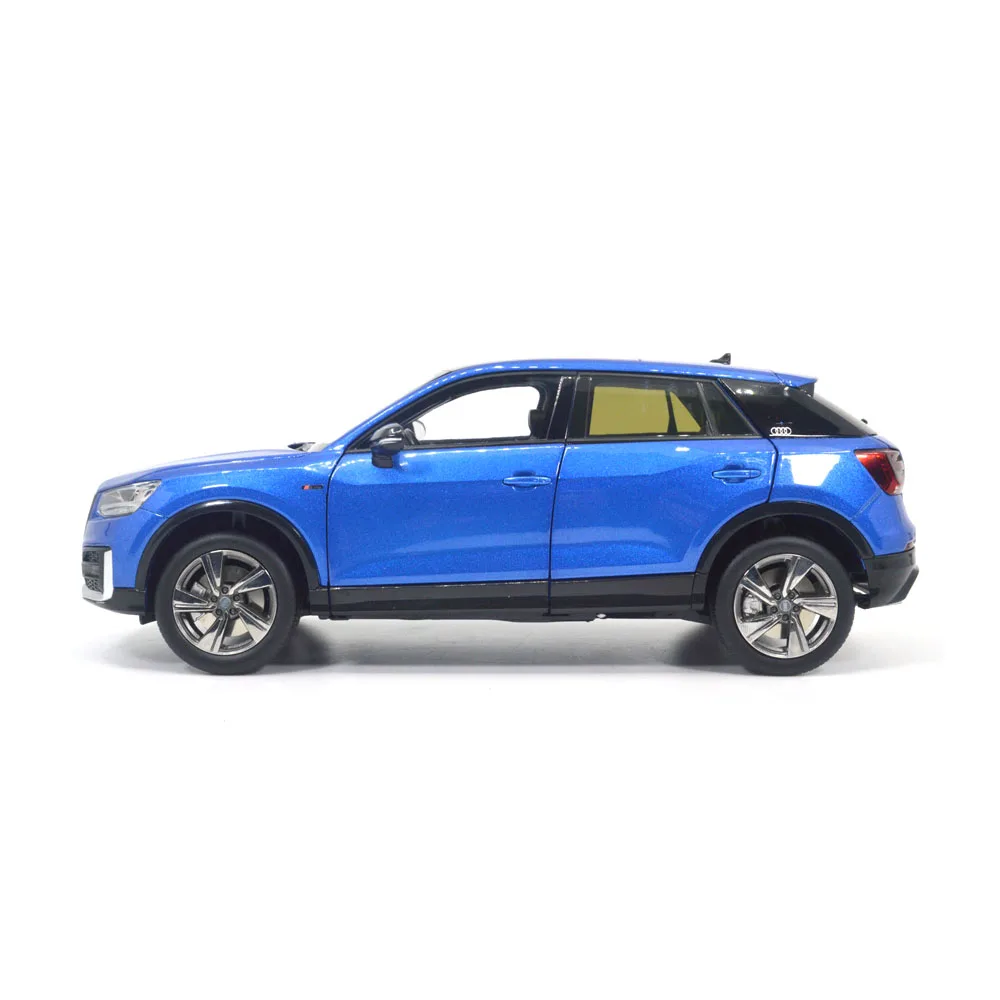 Paudi модель 1/18 1:18 Масштаб Все новые Audi Q2L синий литье под давлением модель автомобиля игрушка модель автомобиля открываются двери