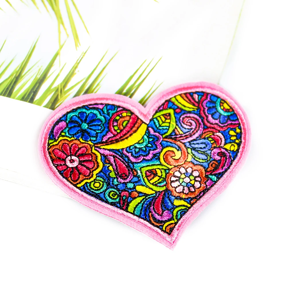 

New High Quality Color Heart Shaped Woven Fabric with Beautiful Flower Patches with Beautiful Daisy Leaf Mixed Embroidery Patchs