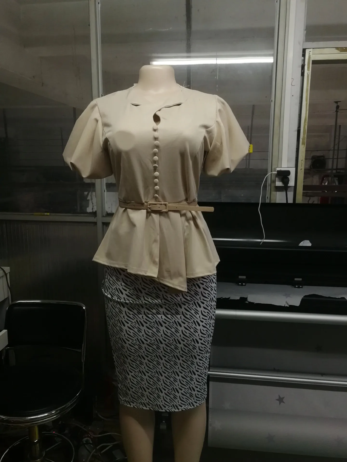 Women's Two Pieces Set Half Sleeve Cross Collar Top Knee Length Skirt with Buttons Waist Belt Printing Autumn New Arrival