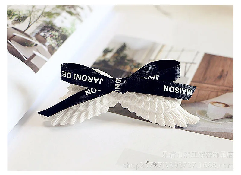 Creative car accessories, pendant, ribbon, plaster angel wings, car perfume, aromatherapy rearview mirror pendant Pendant