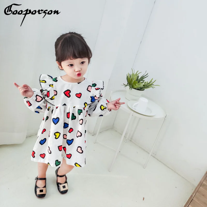 Детские платья для девочек; осеннее платье принцессы с длинными рукавами; элегантные вечерние костюмы для маленьких девочек; милые кружевные наряды с принтом «любовь»