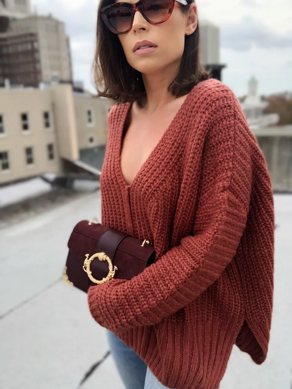 

2020 autumn and winter new sweater European and American solid color V-neck side slit loose and thin knitted top