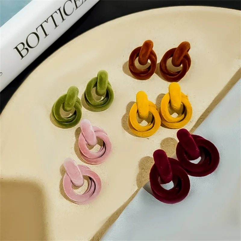 

S925 Silver pin Fashion Winter Premium Gold Velvet Retro Geometric Twist Knot Earrings Circle Irregular Winding Earrings Female