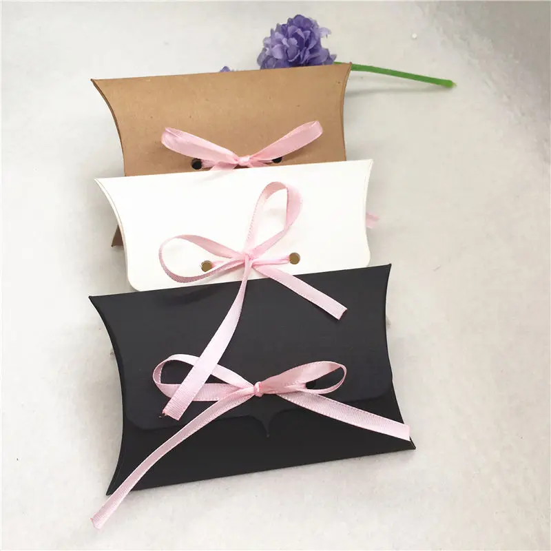 

50Pcs/Lot Paperboard Kraft Paper Pillow Boxes For Wedding Anniversary Chocolate Gifts DIY Container Boxes With Ribbons Wholesale