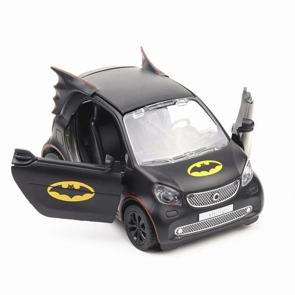 Литая модель автомобиля Smart Bat на Рождество в масштабе 1:36 черный автомобиль с