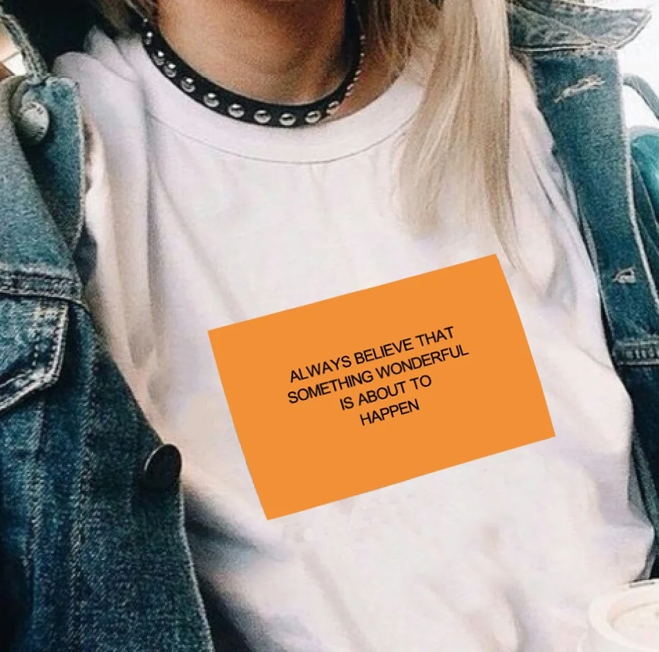 Всегда верьте что-то чудесное вот-вот произойдет Женская вдохновляющая футболка
