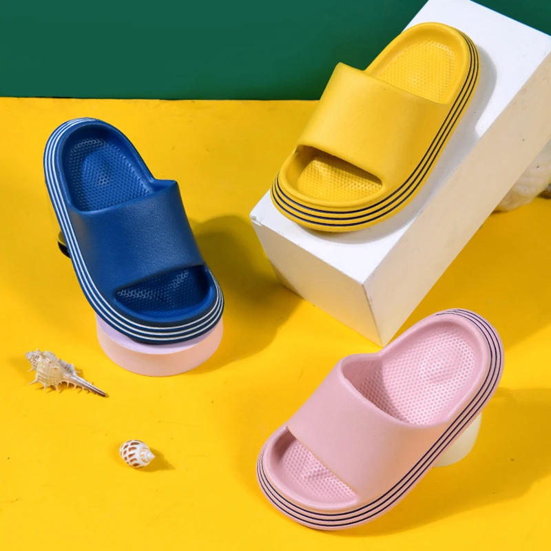 Zapatillas de baño ligeras antideslizantes para hombre y mujer, chanclas de baño con agujeros de drenaje masaje EVA, para interior y piscina, Verano - AliExpress Calzado