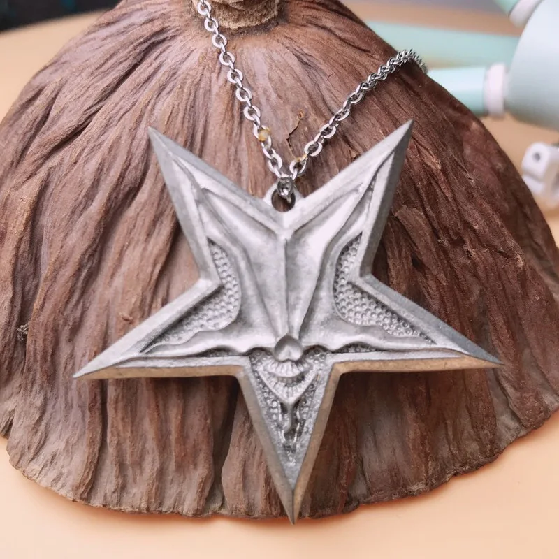

Vintage Silver Plated Five Pointed Star Necklace Gothic Style Devil Skull Necklace for Men Women Long Chain Hip Hop Jewelry