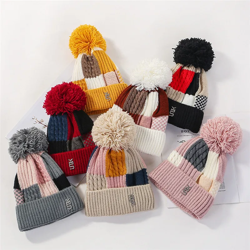 USPOP Новинка, модные зимние Лоскутные шапки skullies с алмазными буквами, женские теплые шапки с подкладкой из плотного бархата, вязаные шапки с помпоном