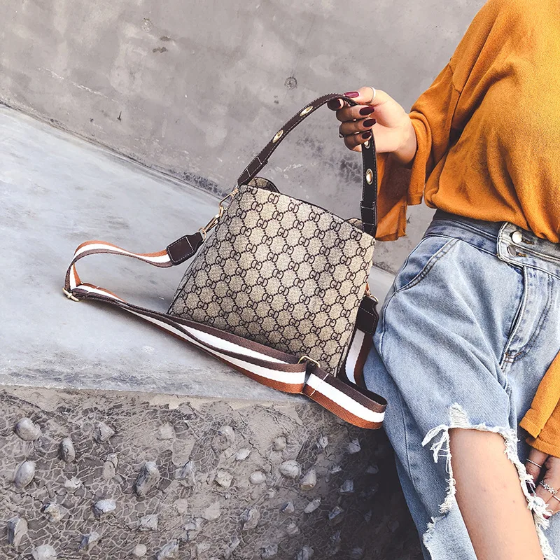 

2019 Autumn And Winter Europe And America New Style Classic Lettered Bucket Bag Large Capacity Printed One-Shoulder Handbag WOME