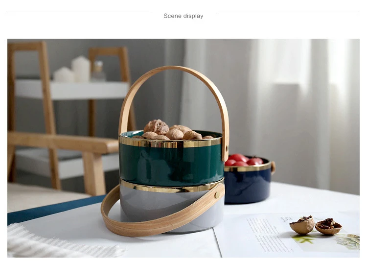 Bowl-with-wood-handle_07