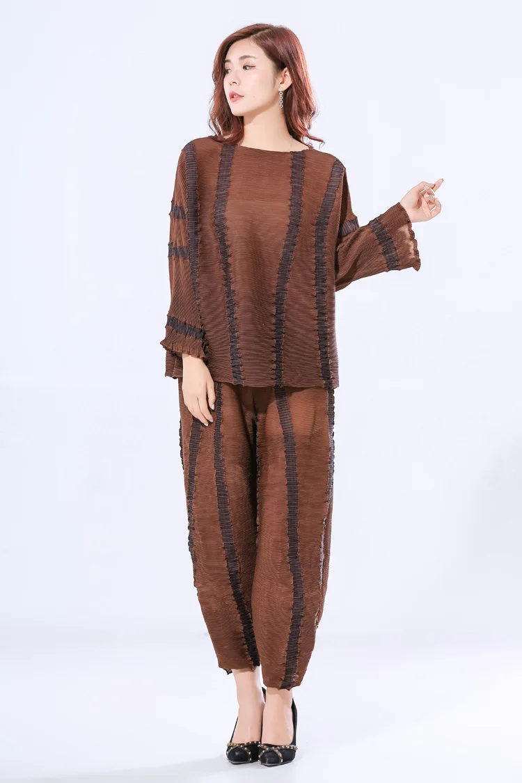 Костюм Miyake из футболки с рукавом летучая мышь со складками и брюк мышь|Спортивные
