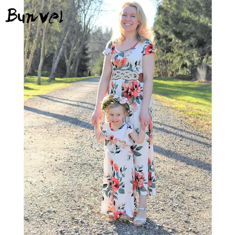 Bunvel/платья для мамы и дочки; одинаковые Семейные комплекты с цветочным принтом; одежда для мамы и дочки; одежда для маленьких девочек; большие размеры; женские пляжные платья