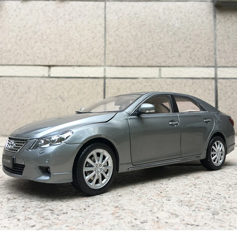 Игрушечный муравей автомобиль 1:18 рейз старые модели Тойота рейз шесть открытых дверей сплав модель автомобиля Модель автомобиля коллекция украшений
