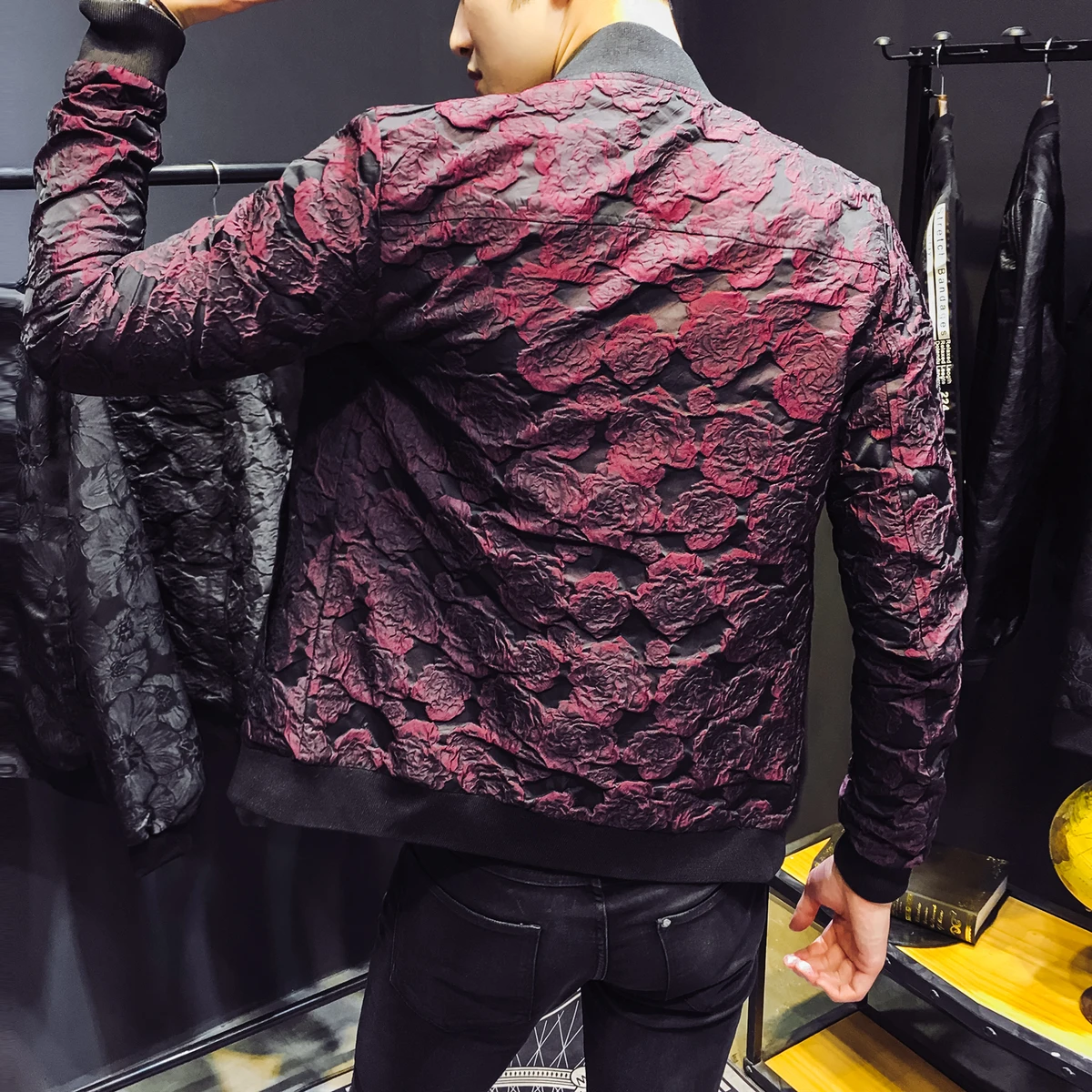 

2019 Autumn Men Bomber Jackets Rose Printed Luxury Wine Red Black Party Jacket Outfit Club Bar Coat Men Dropshipping Jacquard