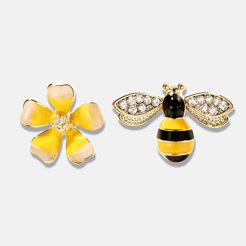 

Cute Elf Earrings Temperament Personality Earrings Asymmetric Flower Stud Earrings Bee Ear Jewelry