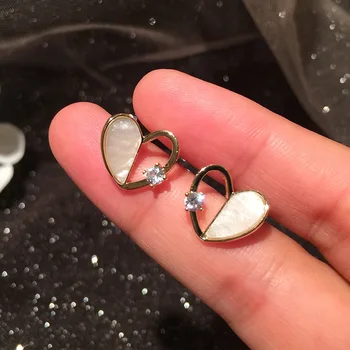 

White Fritillaria Love Earrings hollow out, super flash, sweet temperament, simple and small lady Shell Earrings