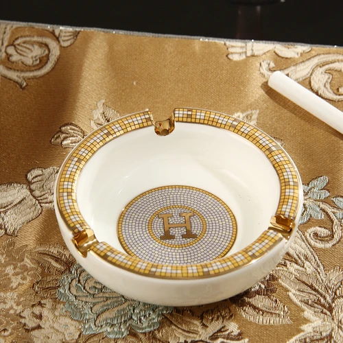 A Пепельница из европейской керамики труба лошадь H узор портативная пепельница подарок для друга Пепельница держатель для сигары карманная пепельница - Цвет: A