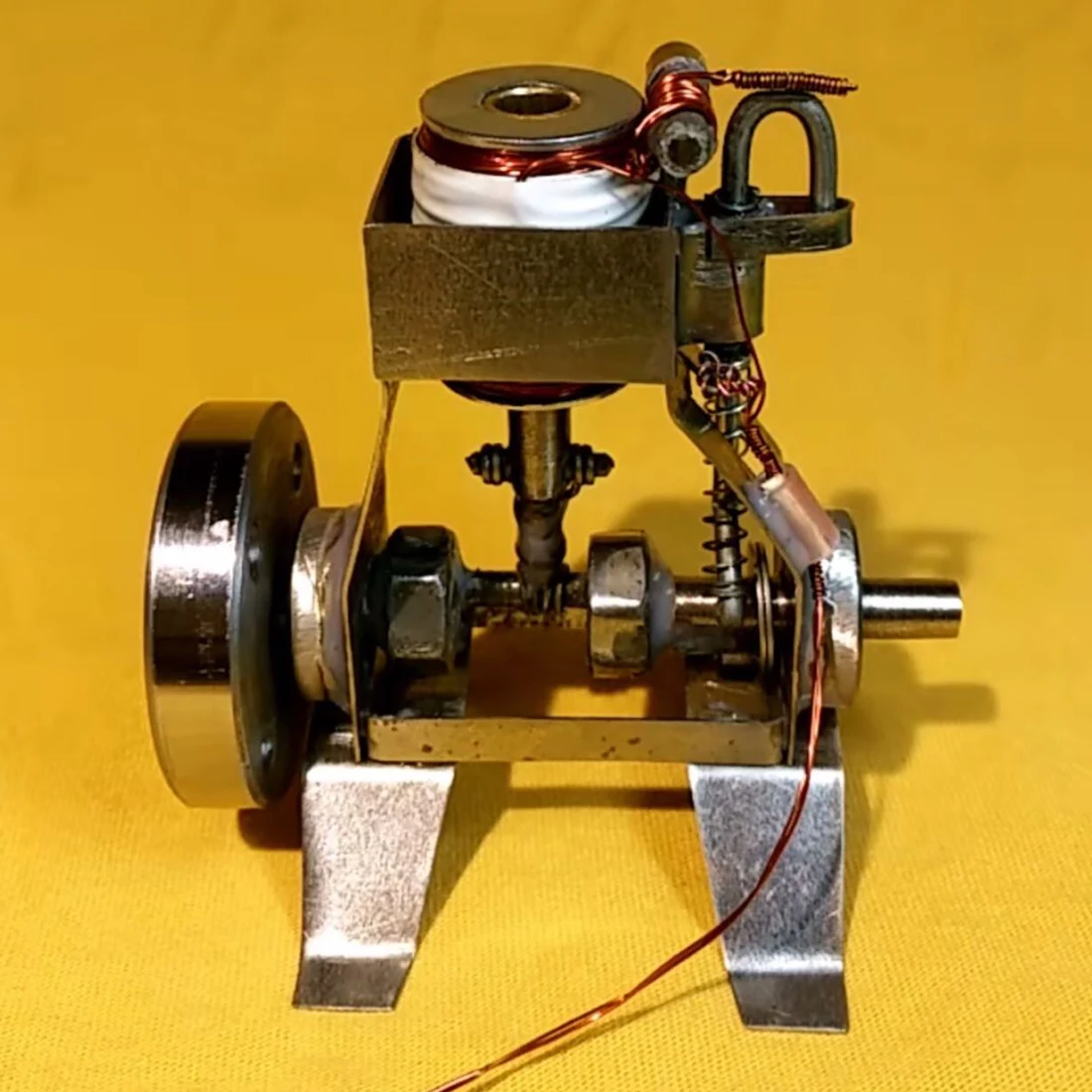 

Handmade Electromagnetic Single Cylinder Engine Model DIY Electromagnetic Energy Conversion Stem Toy Educational Toy For Kids